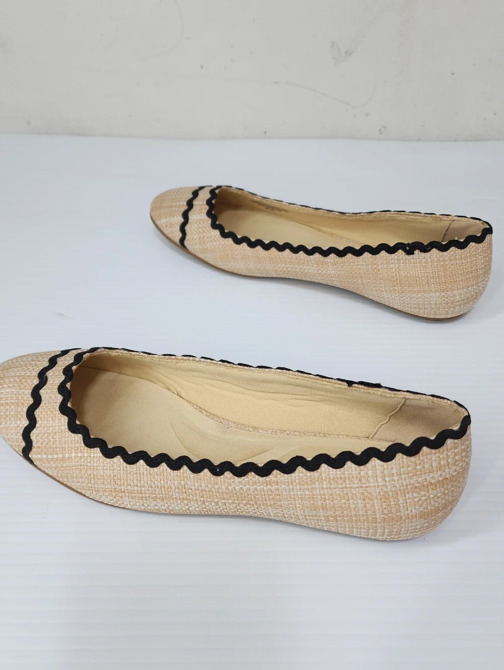 Anne Klein Scallop Trim Lux Ballet Flats - Picture 4 of 8